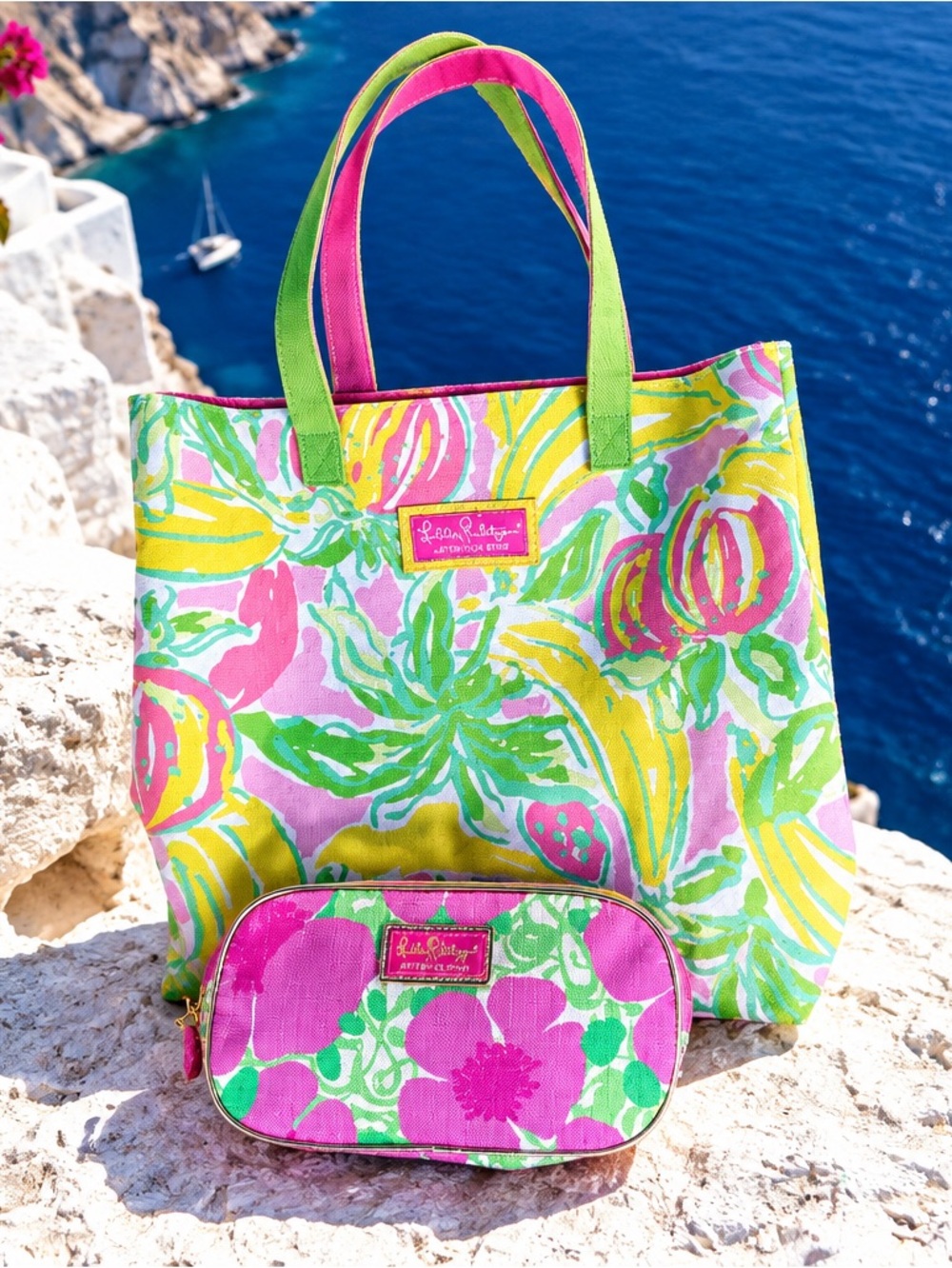 Lilly Pulitzer × Estée
Lauder (Limited Edition
Collaboration) tote & pouch